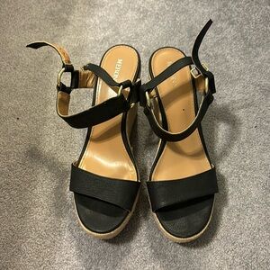Black wedges